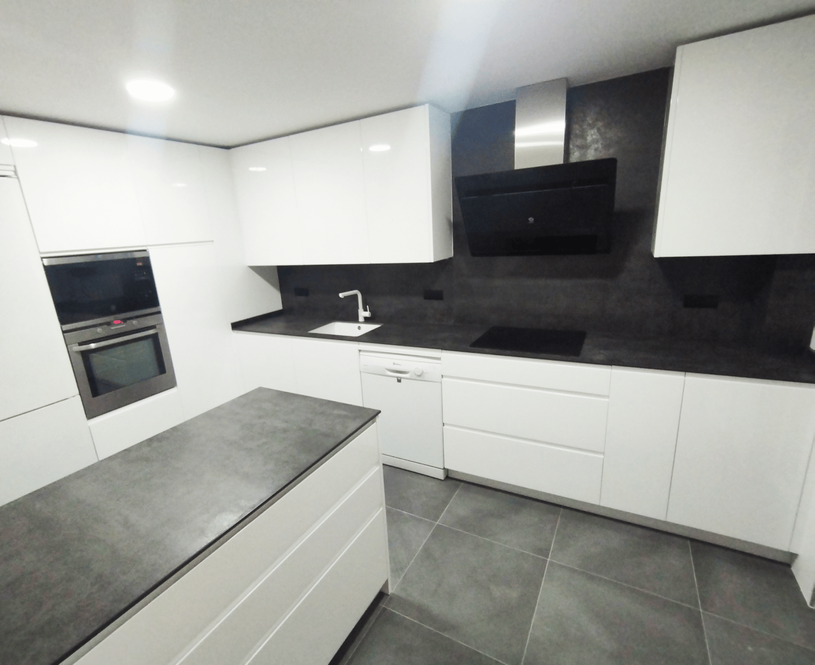 Diseño de cocina modera con isla