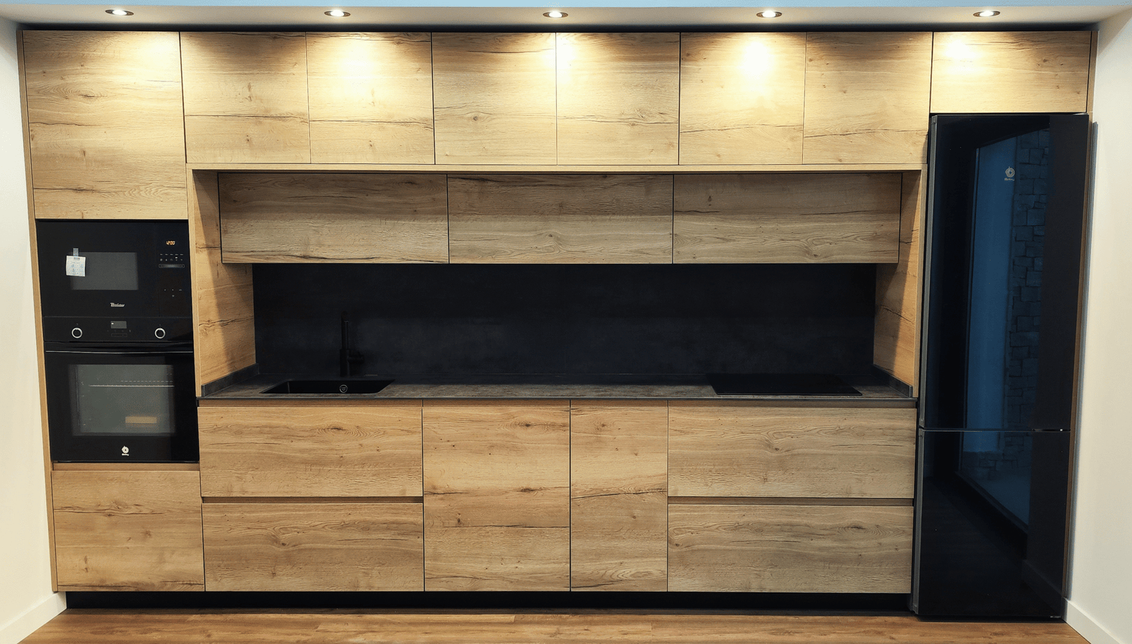 Diseño de cocina moderna con negro