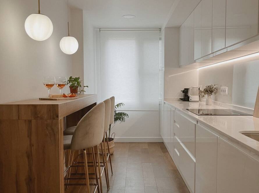 Diseño de cocina alargada y estrecha
