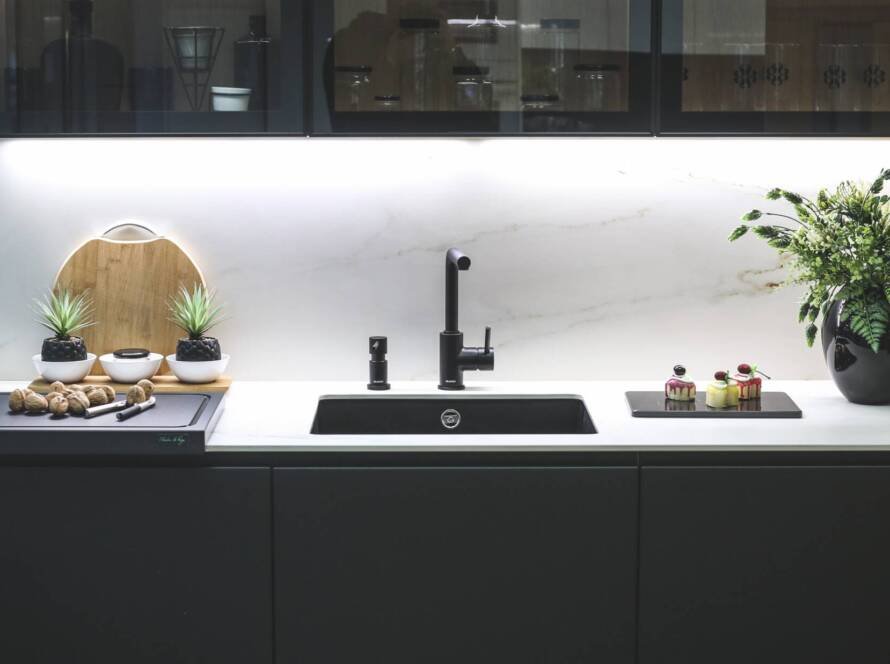 grifería de cocina en Salamanca - exposición de cocinas