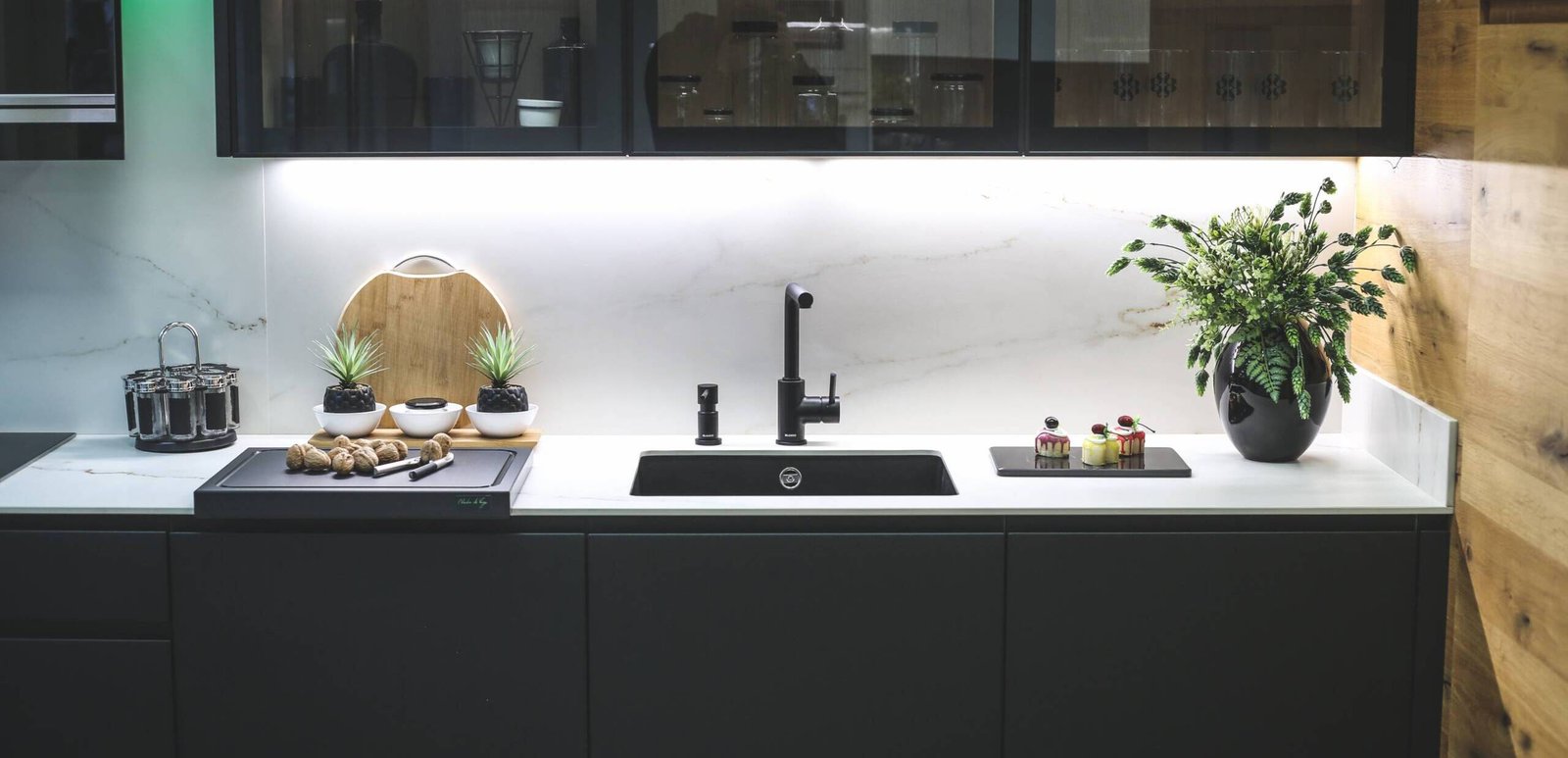 grifería de cocina en Salamanca - exposición de cocinas