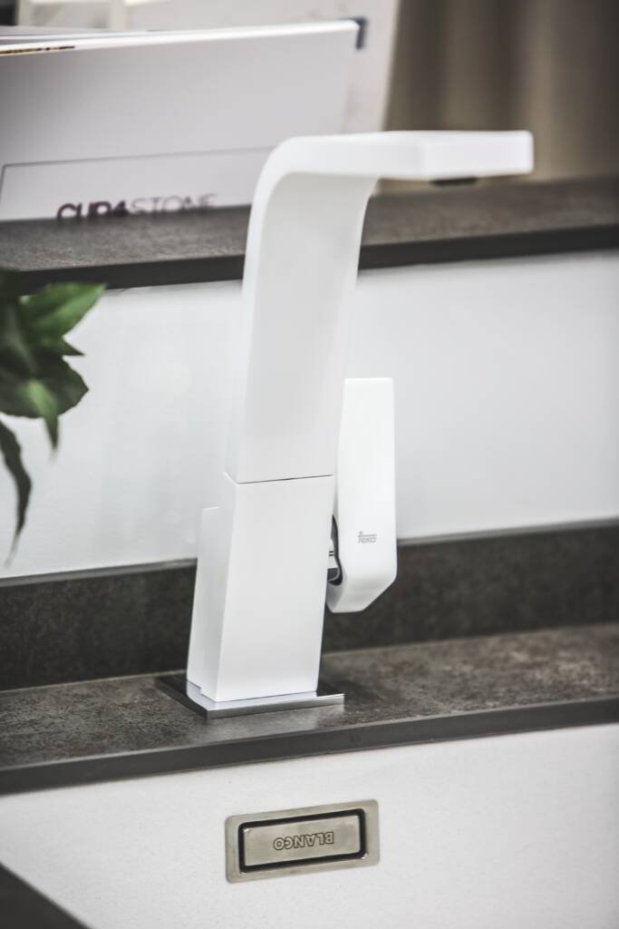 grifo blanco de cocina